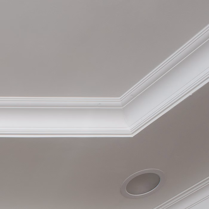 Потолочный плинтус под покраску Orac Decor Axxent CX127 2000×94×94 фото в интерьере