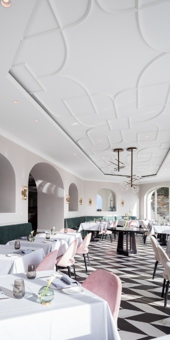 Потолочный плинтус под покраску Orac Decor Orac Axxent CX127 2000×94×94 фото в интерьере