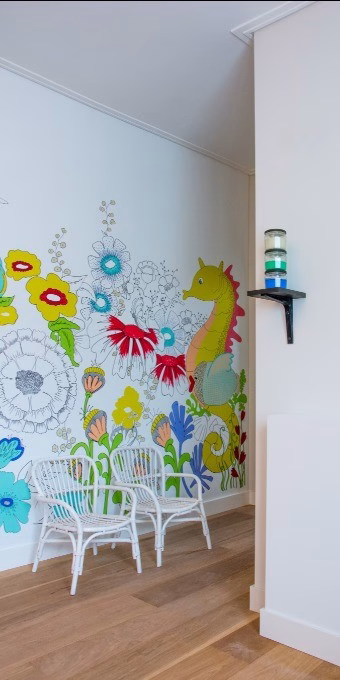 Потолочный плинтус под покраску Orac Decor Axxent CX161 2000×69×13 фото в интерьере