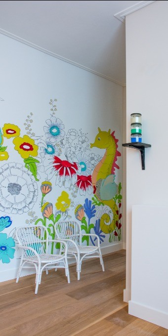 Потолочный плинтус под покраску Orac Decor Orac Axxent CX161 2000×69×13 фото в интерьере