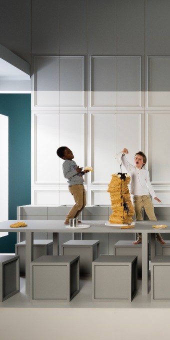 Потолочный плинтус под покраску Orac Decor Select CX177 2000×60×70 фото в интерьере