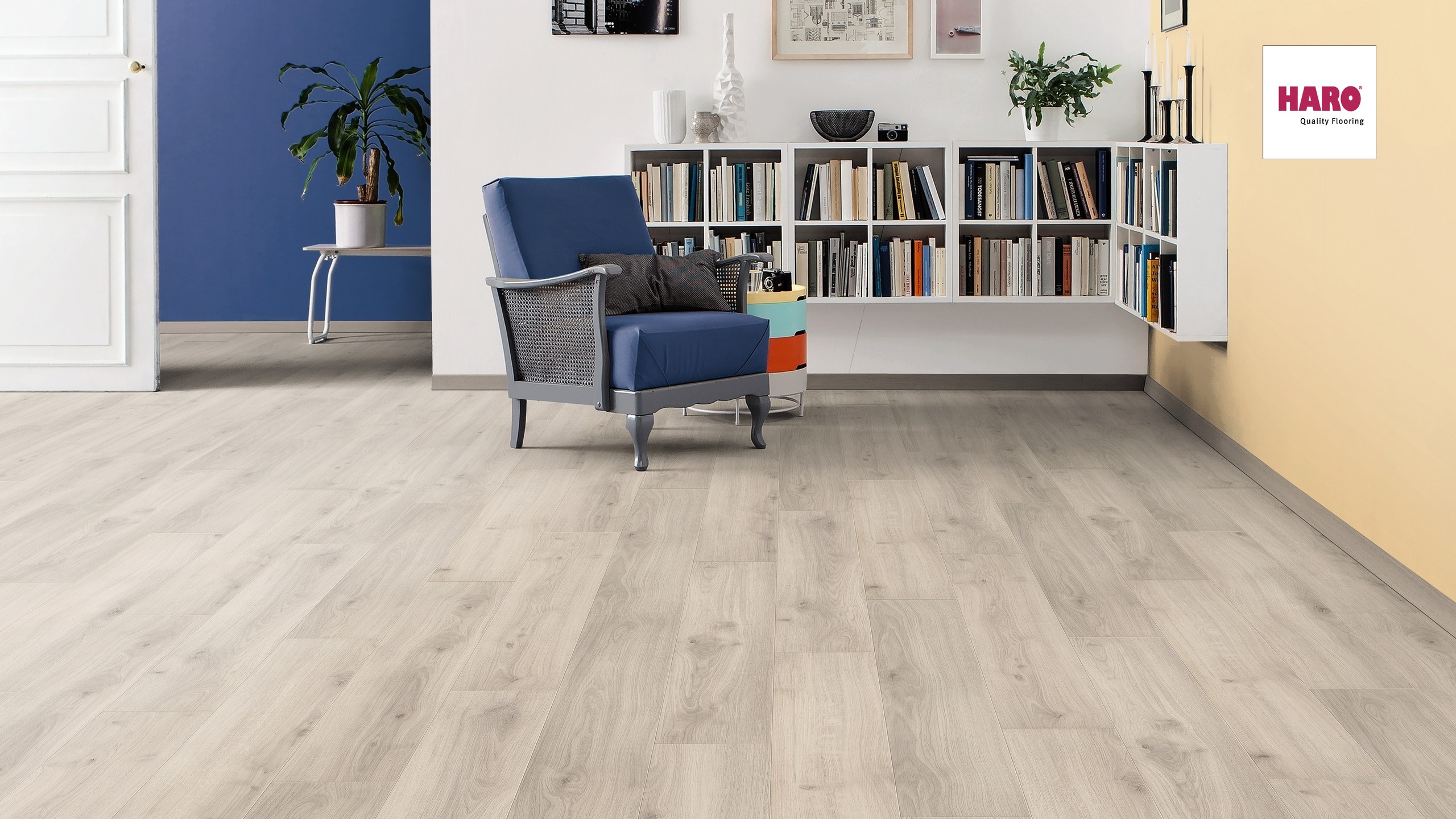 Ламинат Haro Tritty 90 Дуб Эмилия Светло-Серый 538651 1282×193×7 фото в интерьере