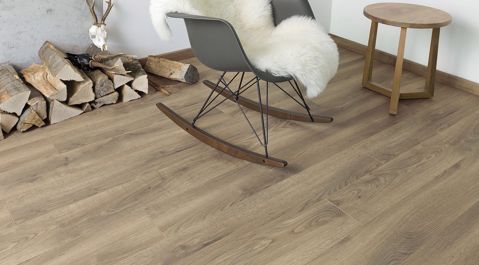 Ламинат Kaindl Classic Touch Премиум доска Дуб Маринео 37844 AT 1383×159×8 фото в интерьере Ламинат Kaindl Classic Touch Премиум доска Дуб Маринео 37844 AT 1383×159×8 фото в интерьере