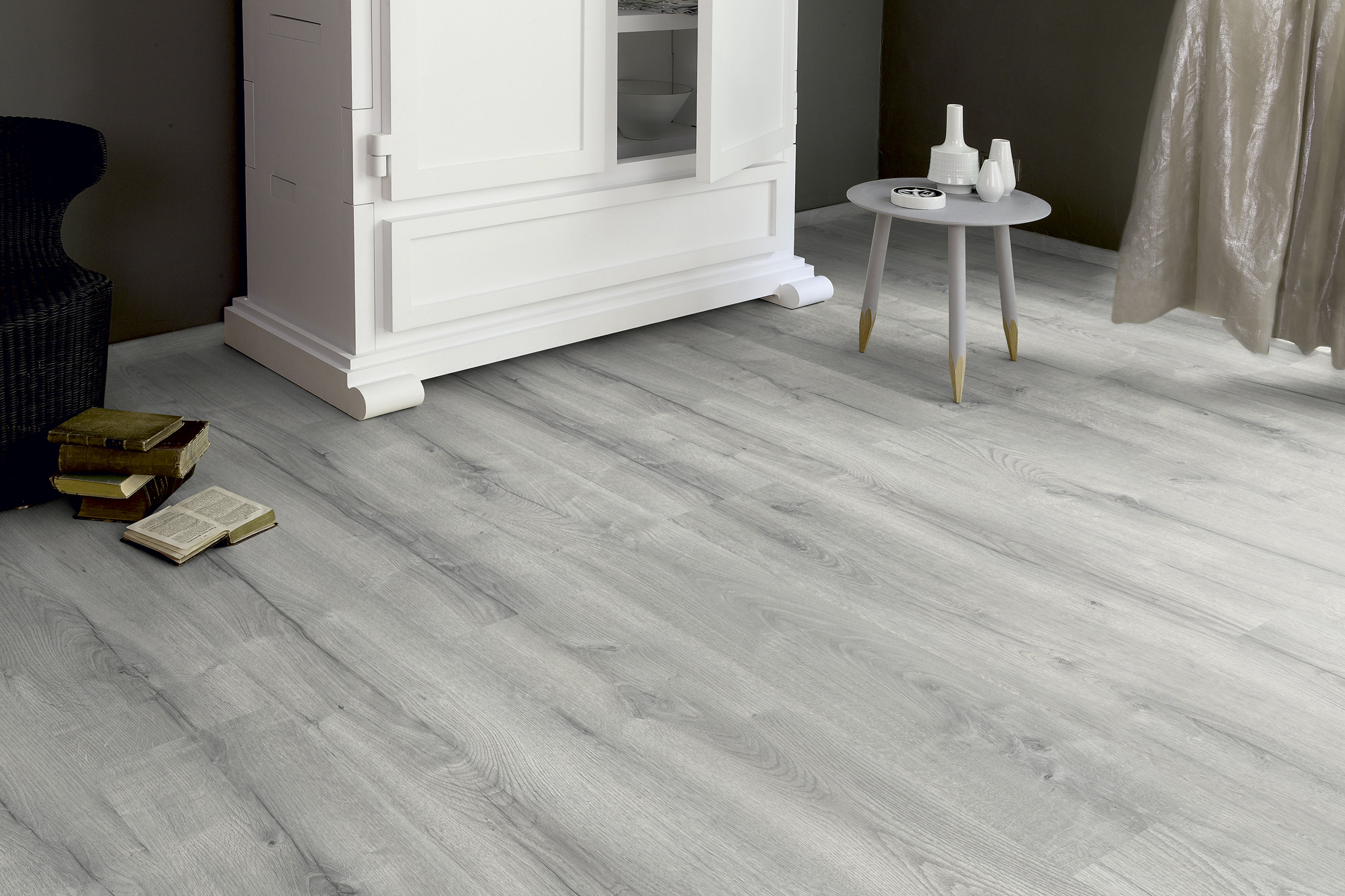 Ламинат Kaindl Classic Touch Стандартная доска Дуб Авалон 34352 АТ 1383×193×8 фото в интерьере