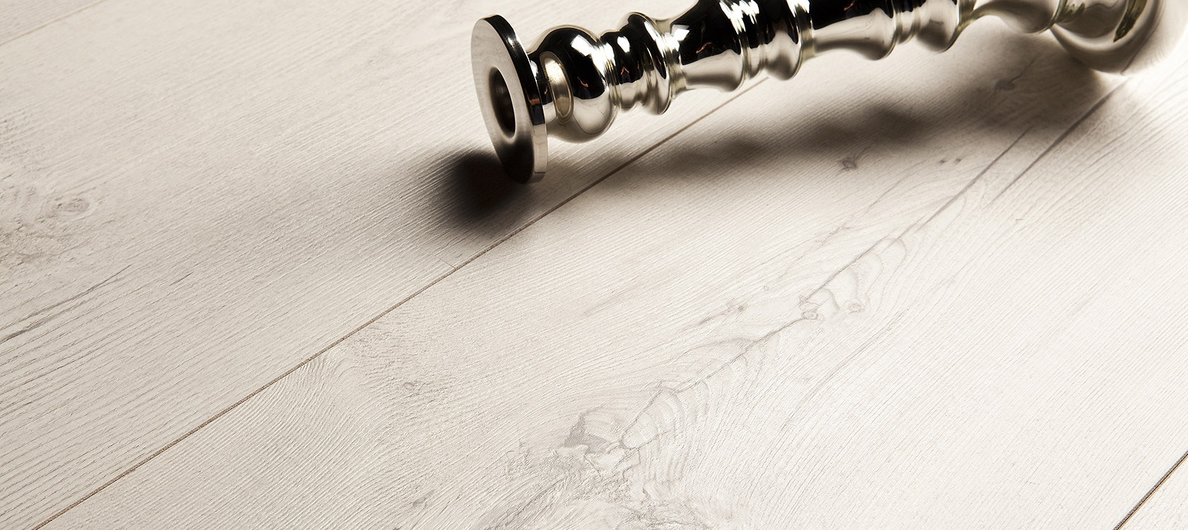 Ламинат Kaindl Natural Touch Широкая доска Хэмлок Онтарио 34053 SZ 1383×244×8 фото в интерьере Ламинат Kaindl Natural Touch Широкая доска Хэмлок Онтарио 34053 SZ 1383×244×8 фото в интерьере