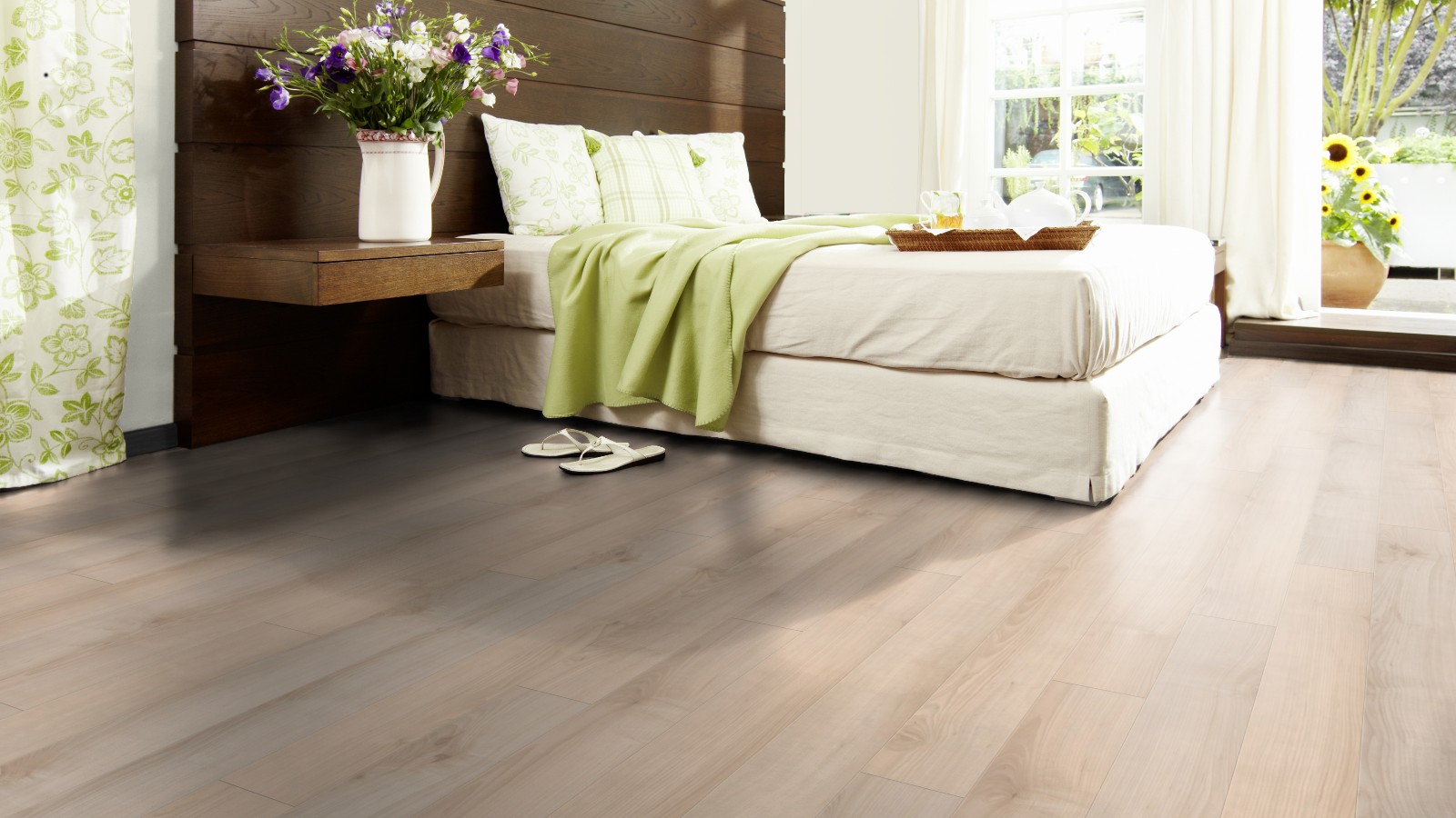 Ламинат Kaindl Natural Touch Широкая доска Клен Торонто 37471 фото в интерьере Ламинат Kaindl Natural Touch Широкая доска Клен Торонто 37471 фото в интерьере