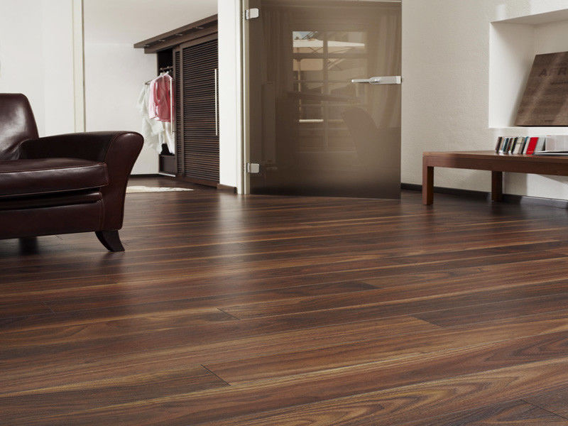 Ламинат Kaindl Natural Touch Узкая доска Орех Ньюпорт 37658 SN