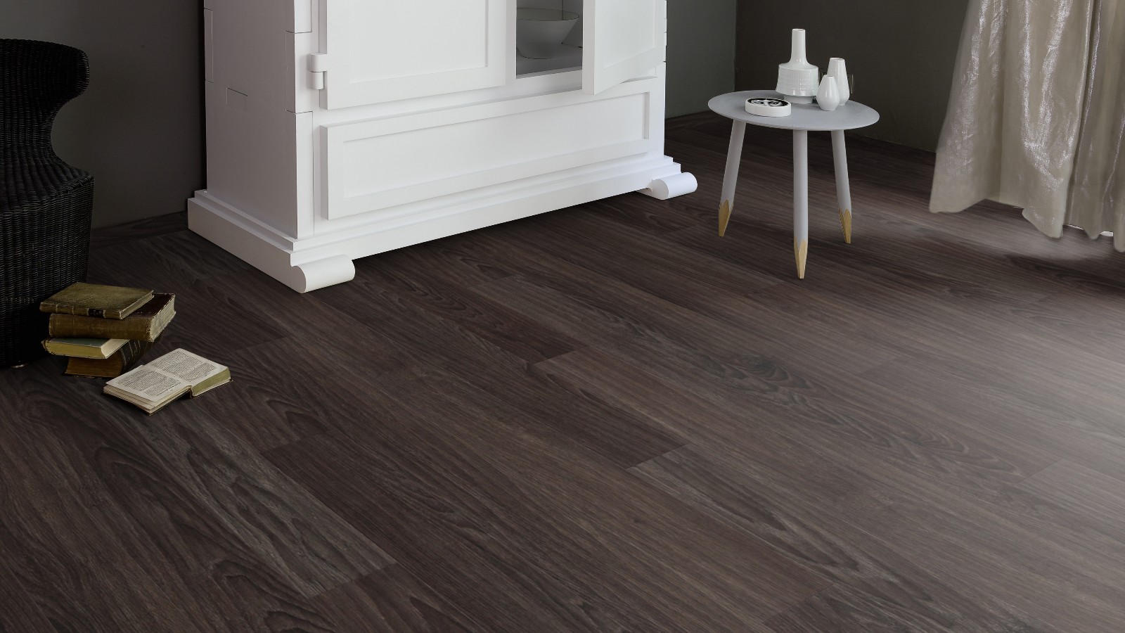 Ламинат Kaindl Natural Touch Узкая доска Венге Аврора 37581 SВ фото в интерьере Ламинат Kaindl Natural Touch Узкая доска Венге Аврора 37581 SВ фото в интерьере