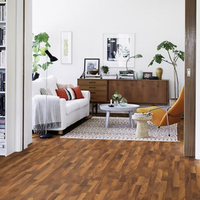 Ламинат Pergo Original Excellence Classic Plank Орех L0201-01791 фото в интерьере