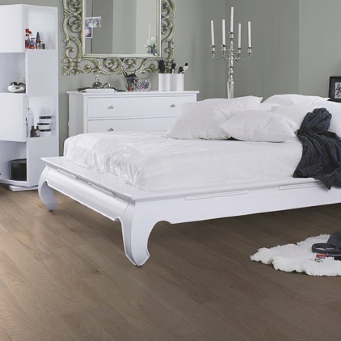 Ламинат Pergo Original Excellence Classic Plank Дуб Обыкновенный L0201-01797 фото в интерьере