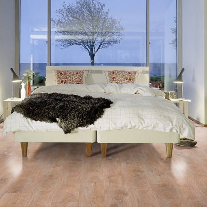 Ламинат Pergo Original Excellence Classic Plank 4V Дуб Блонд Меленый L1208-01813 фото в интерьере