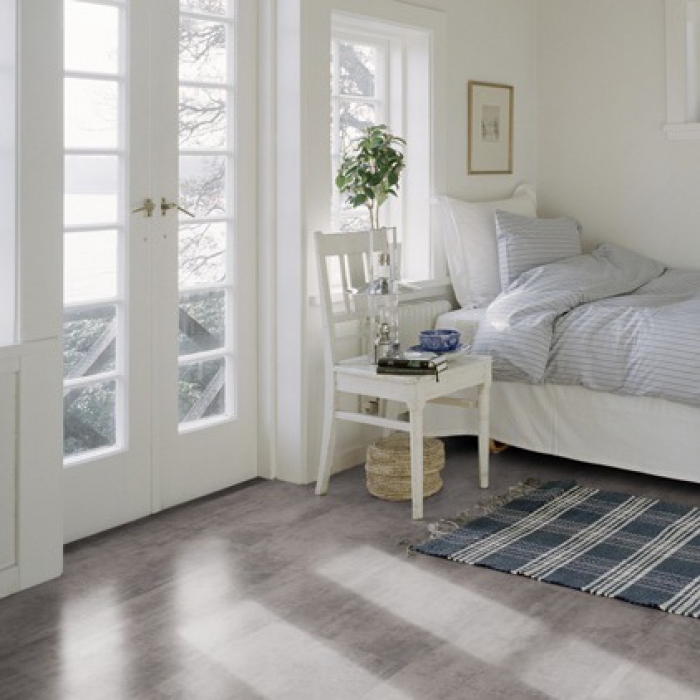 Ламинат Pergo Original Excellence Big Slab Серый Бетон L0218-01782 фото в интерьере