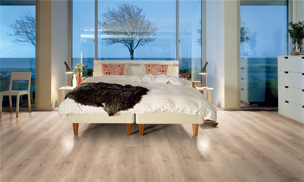 Ламинат Pergo Original Excellence Classic Plank Дуб Премиум L1201-01801 фото в интерьере