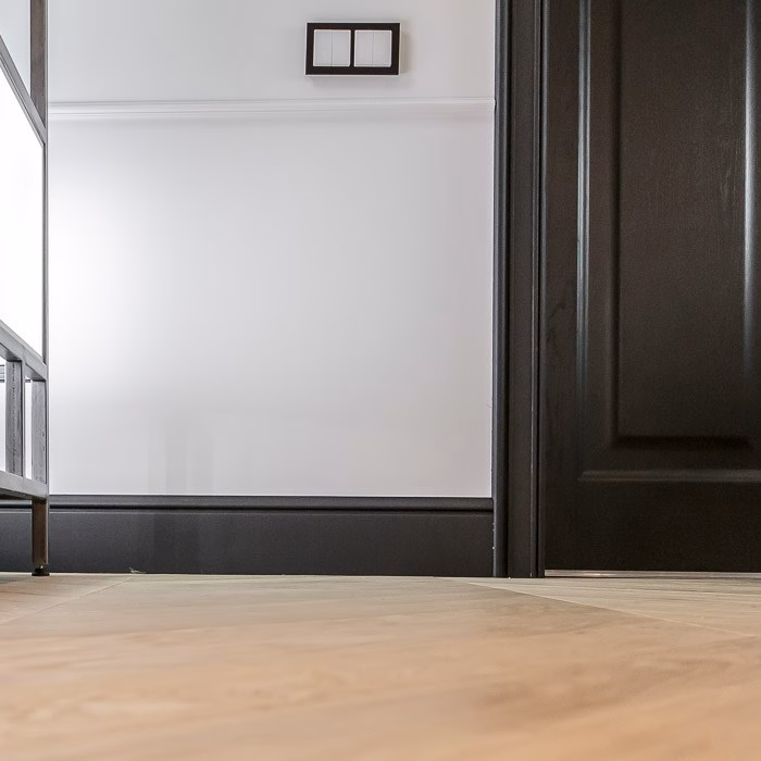 Молдинг под покраску Orac Decor Axxent DX119 2300×92×22 фото в интерьере