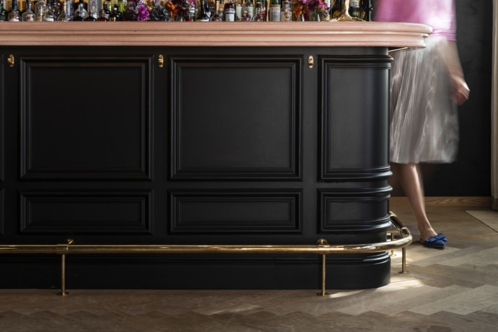 Гибкий молдинг под покраску Orac Decor Select P8020F 2000×60×26 фото в интерьере