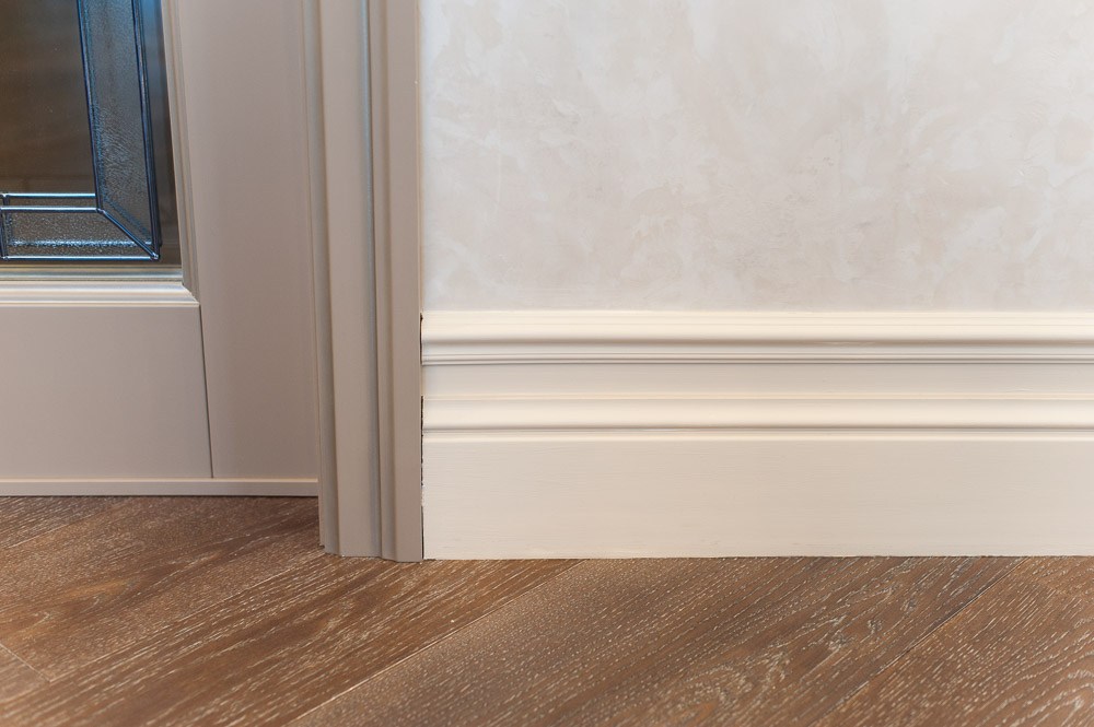 Молдинг под покраску Orac Decor Select P8030 2000×41×17 фото в интерьере