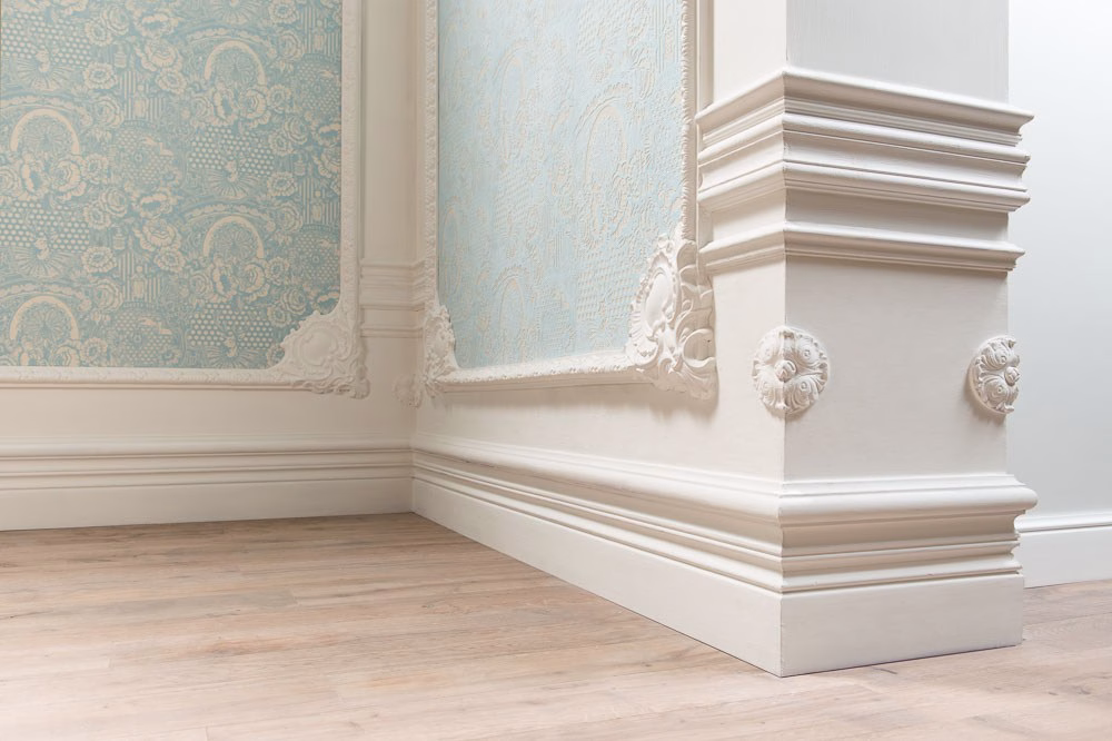 Молдинг под покраску Orac Decor Luxxus P8040 2000×101×22 фото в интерьере