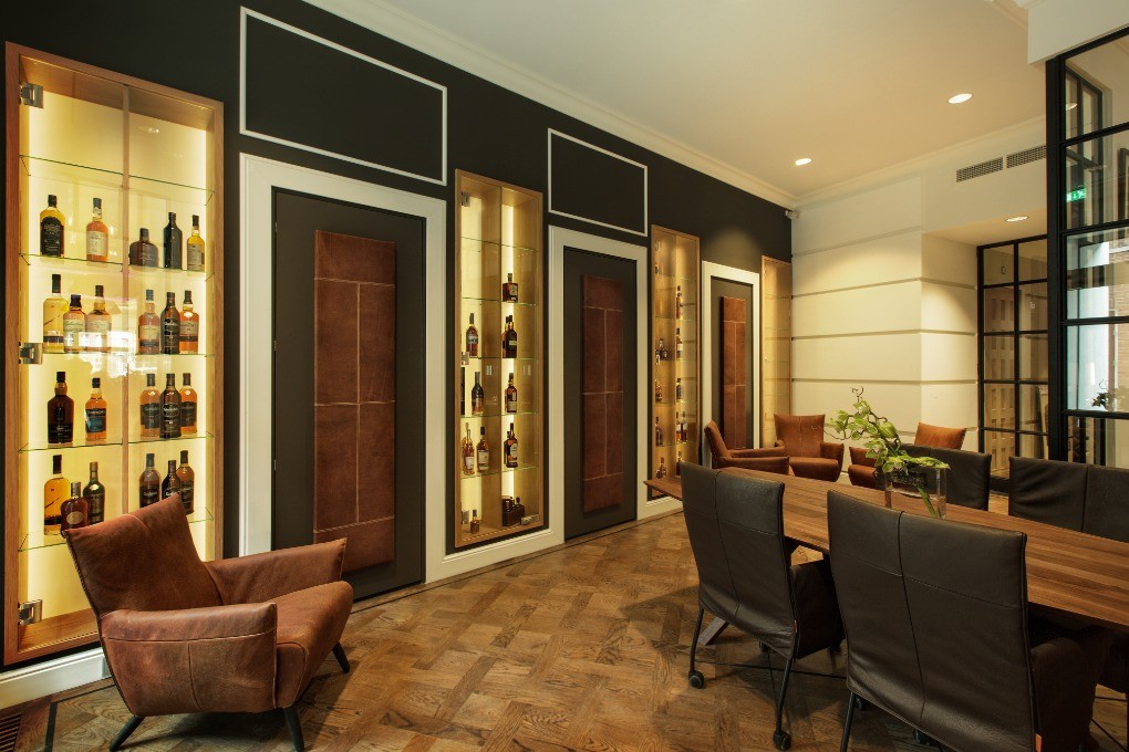 Молдинг под покраску Orac Decor Orac Luxxus P9050 2000×25×13 фото в интерьере