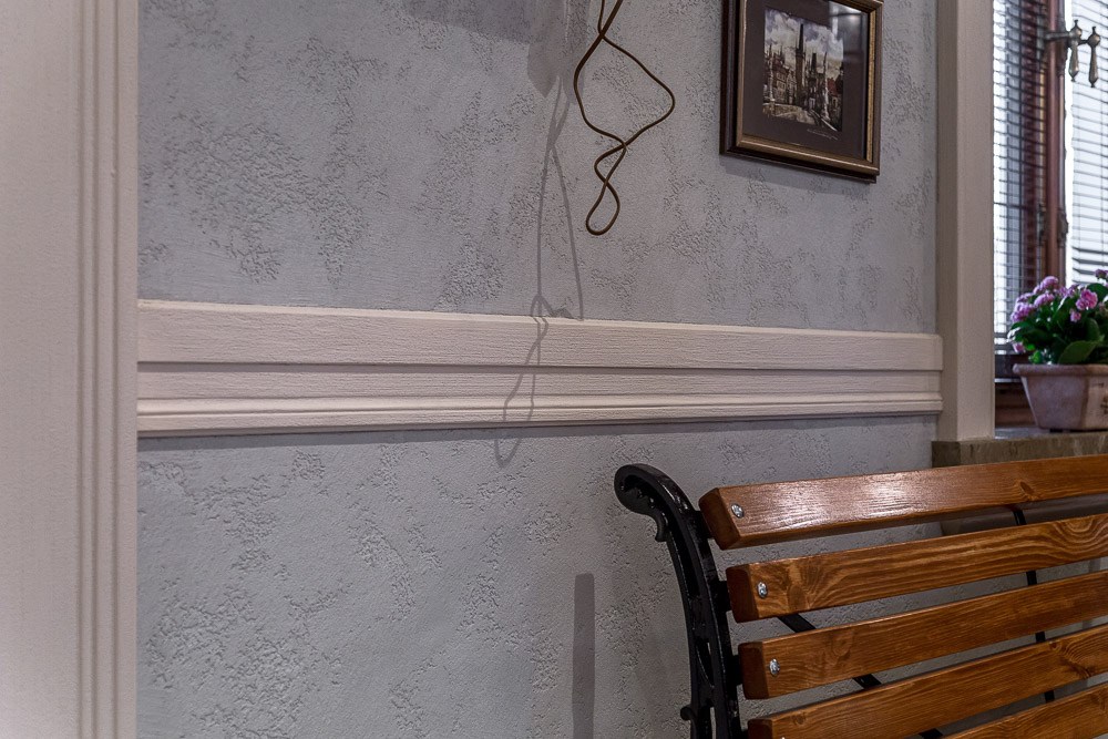 Гибкий молдинг под покраску Orac Decor Orac Luxxus P9900F 2000×80×10 фото в интерьере