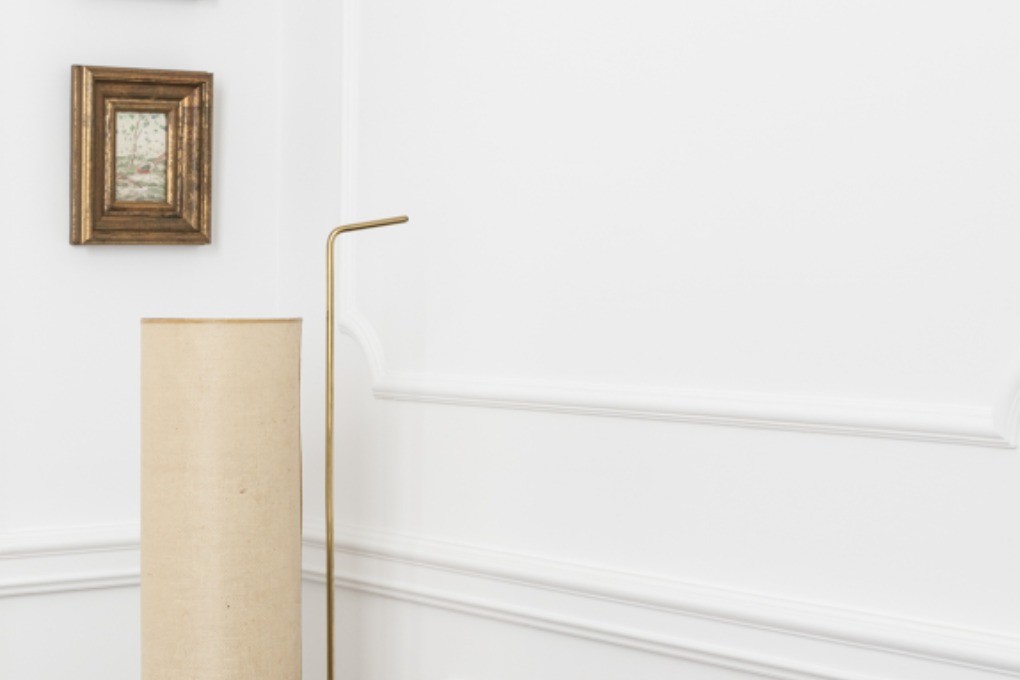 Угловой элемент к молдингу под покраску Orac Decor Orac Axxent PX120A 190×88×20 фото в интерьере