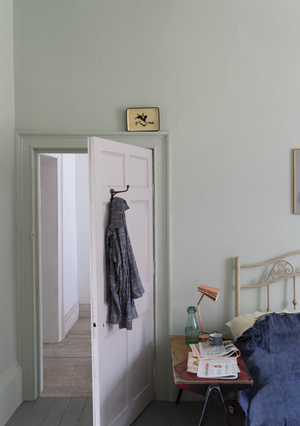 Краска Farrow & Ball цвет Peignoir 286 Full Gloss 2,5 л фото в интерьере