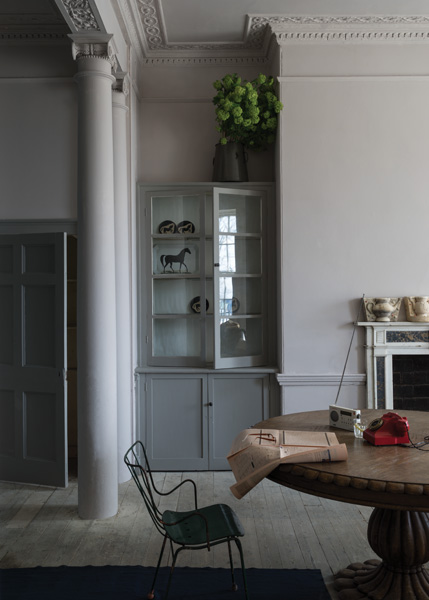 Краска Farrow & Ball цвет Worsted 284 Modern Eggshell 0,75 л фото в интерьере Краска Farrow & Ball цвет Worsted 284 Modern Eggshell 0,75 л фото в интерьере