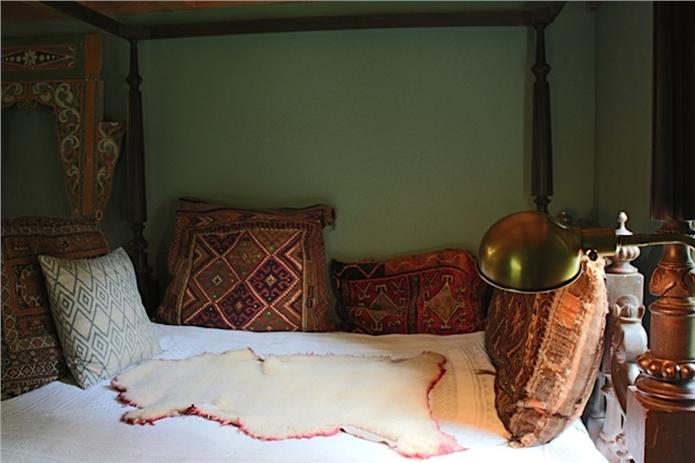 Краска Farrow & Ball цвет Card Room Green 79 Modern Eggshell 5 л фото в интерьере Краска Farrow & Ball цвет Card Room Green 79 Modern Eggshell 5 л фото в интерьере