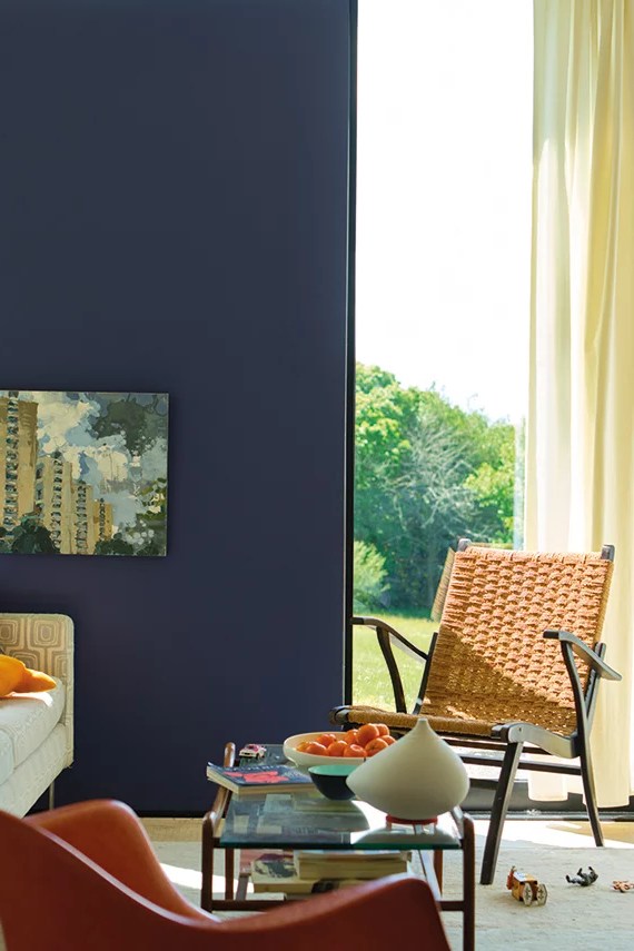 Краска Farrow & Ball Colour by Nature цвет Imperial Purple W40 Estate Emulsion 0,1 л фото в интерьере Краска Farrow & Ball Colour by Nature цвет Imperial Purple W40 Estate Emulsion 0,1 л фото в интерьере