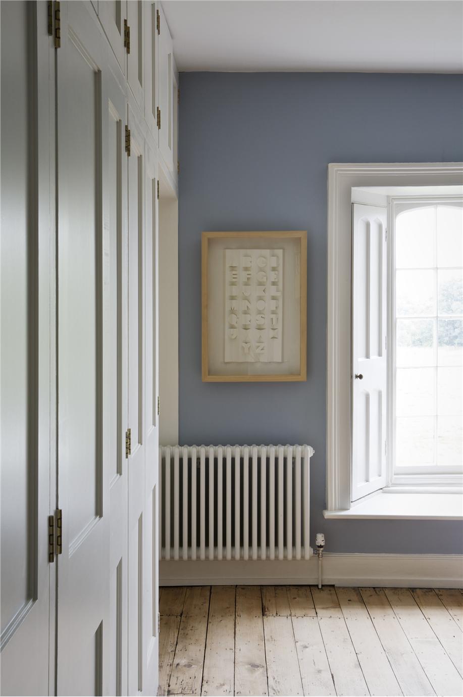 Краска Farrow & Ball цвет Lulworth Blue 89 Estate Emulsion 0,1 л фото в интерьере