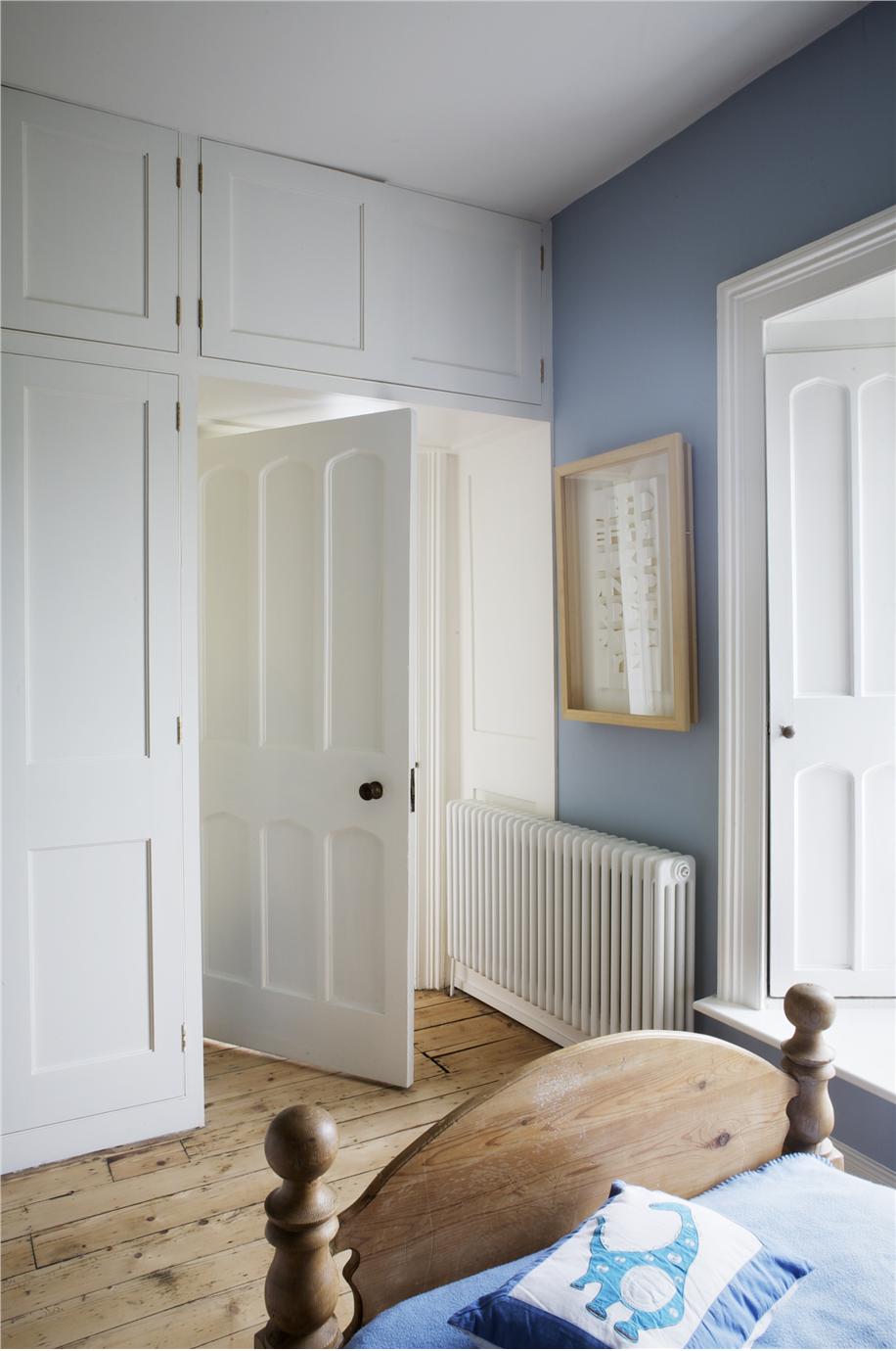 Краска Farrow & Ball цвет Lulworth Blue 89 Estate Emulsion 0,1 л фото в интерьере