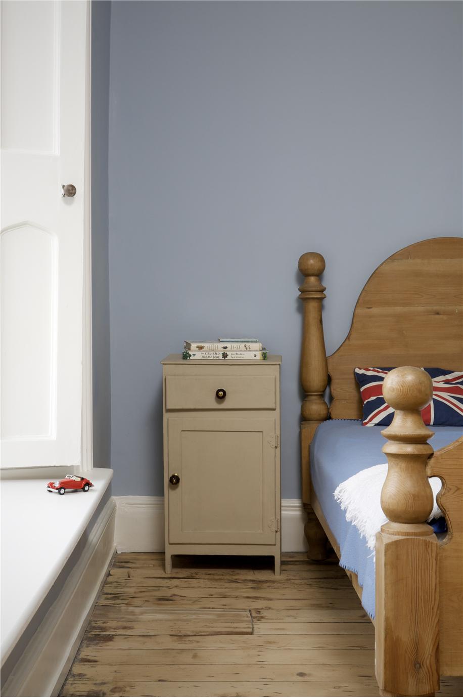 Краска Farrow & Ball цвет Lulworth Blue 89 Estate Emulsion 0,1 л фото в интерьере