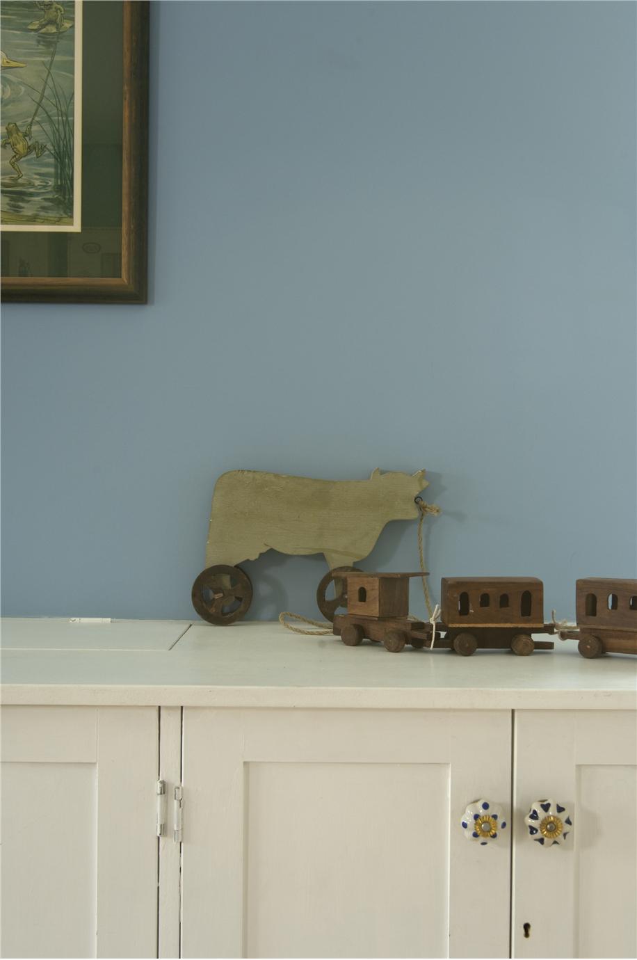 Краска Farrow & Ball цвет Lulworth Blue 89 Estate Emulsion 0,1 л фото в интерьере