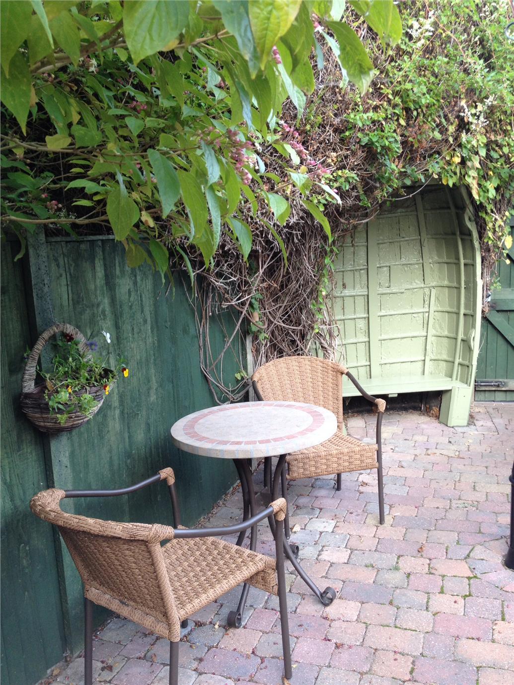 Краска Farrow & Ball цвет Olive 13 Estate Emulsion 0,1 л фото в интерьере