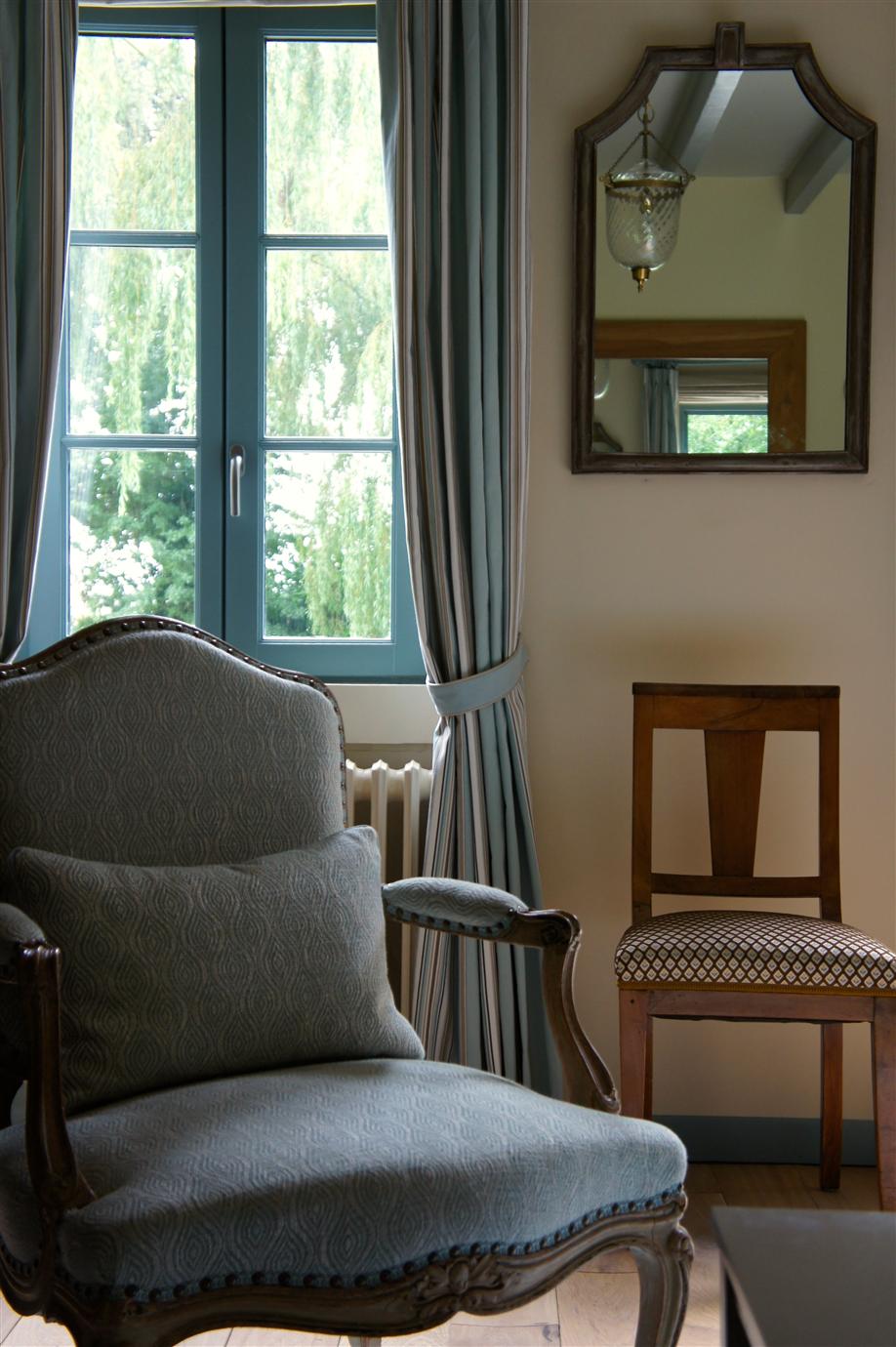 Краска Farrow & Ball цвет Oval Room Blue 85 Dead Flat 0,75 л фото в интерьере Краска Farrow & Ball цвет Oval Room Blue 85 Dead Flat 0,75 л фото в интерьере