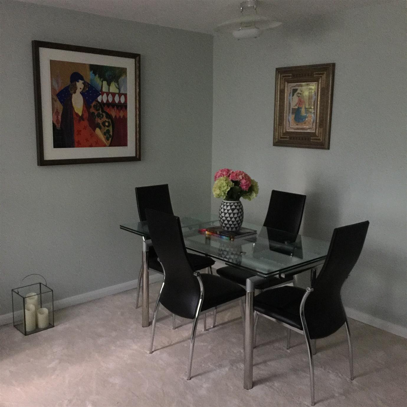 Краска Farrow & Ball цвет Pale Powder 204 Estate Emulsion 0,1 л фото в интерьере Краска Farrow & Ball цвет Pale Powder 204 Estate Emulsion 0,1 л фото в интерьере