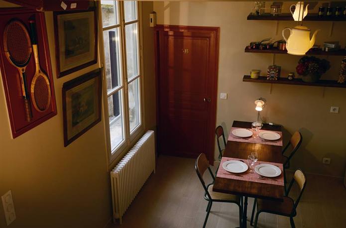 Краска Farrow & Ball цвет Picture Gallery Red 42 Estate Emulsion 0,1 л фото в интерьере