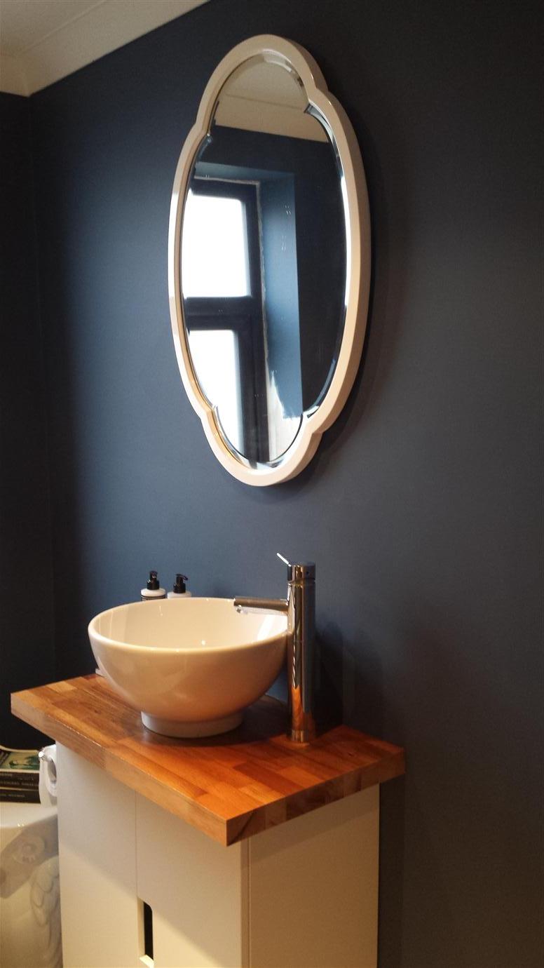 Краска Farrow & Ball цвет Stiffkey Blue 281 Estate Emulsion 0,1 л фото в интерьере Краска Farrow & Ball цвет Stiffkey Blue 281 Estate Emulsion 0,1 л фото в интерьере