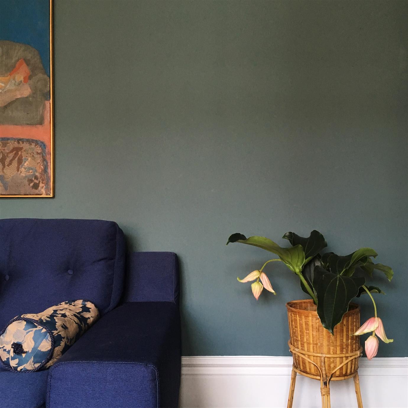 Краска Farrow & Ball цвет Inchyra Blue 289 Modern Emulsion 5 л фото в интерьере Краска Farrow & Ball цвет Inchyra Blue 289 Modern Emulsion 5 л фото в интерьере