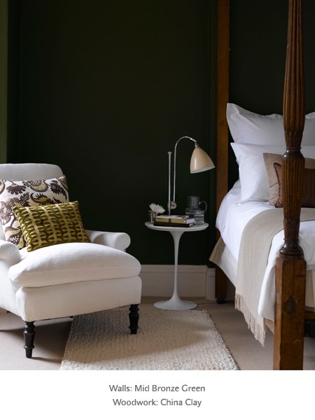 Краска Little Greene цвет Mid Bronze Green 125 Intelligent Masonry 5 л фото в интерьере