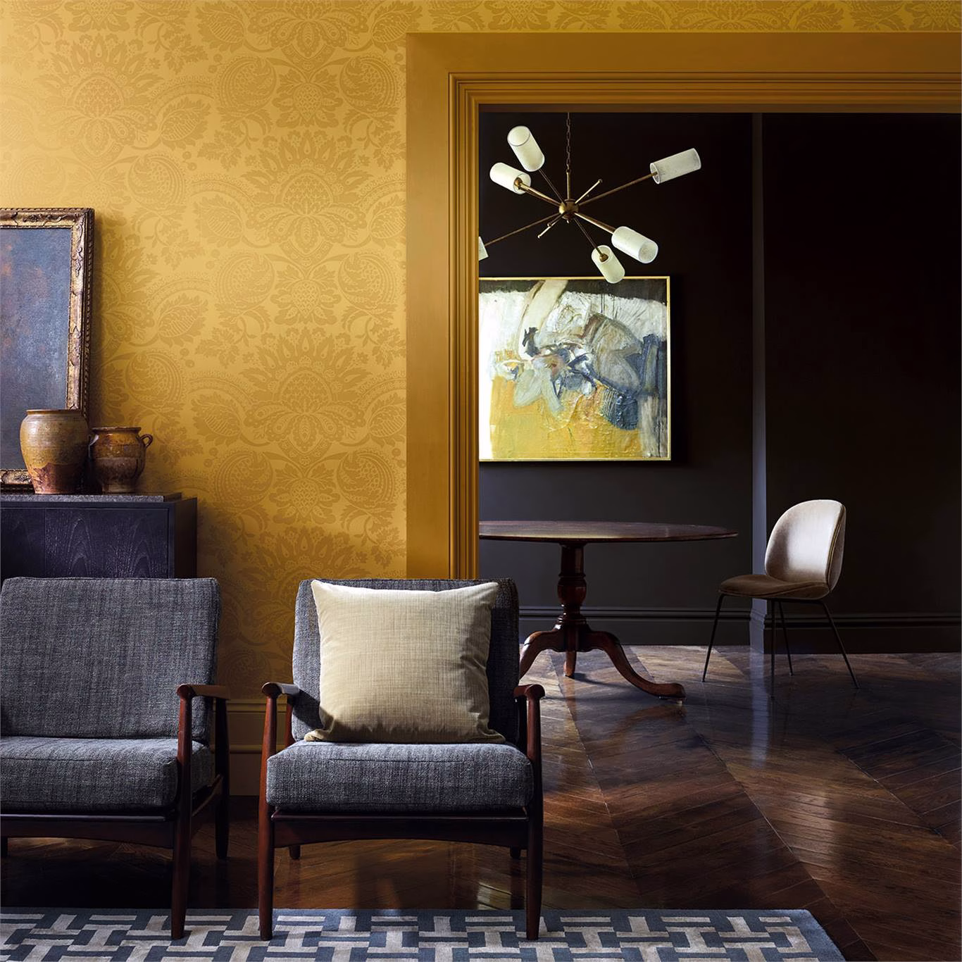 Краска Zoffany цвет Bone Black Acrylic Eggshell 1 л фото в интерьере