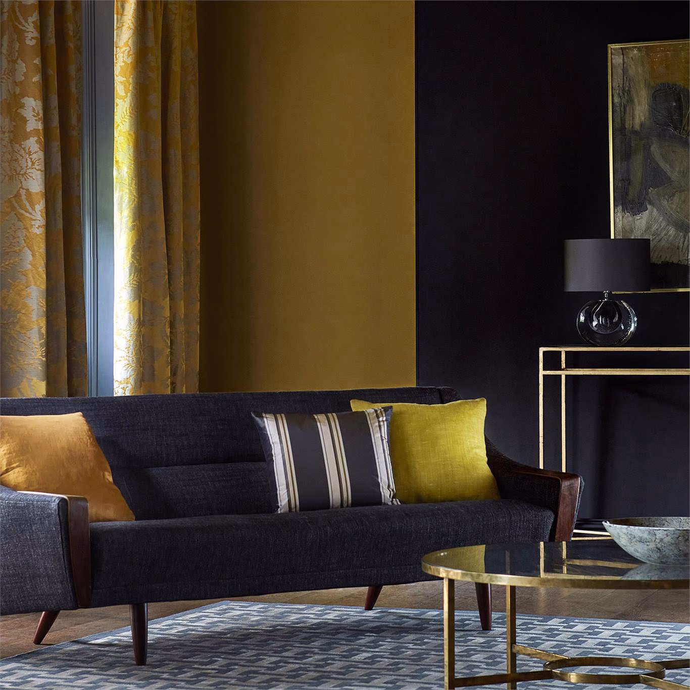 Краска Zoffany цвет Bone Black Acrylic Eggshell 1 л фото в интерьере