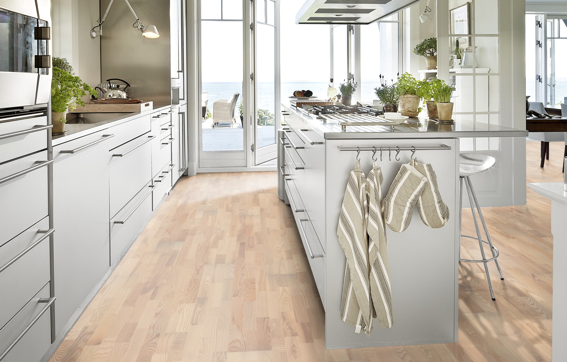 Паркетная доска Kahrs Трес Ясень Сериале Ceriale 133NACAK1VKW240 Variation 2423×200×13 фото в интерьере