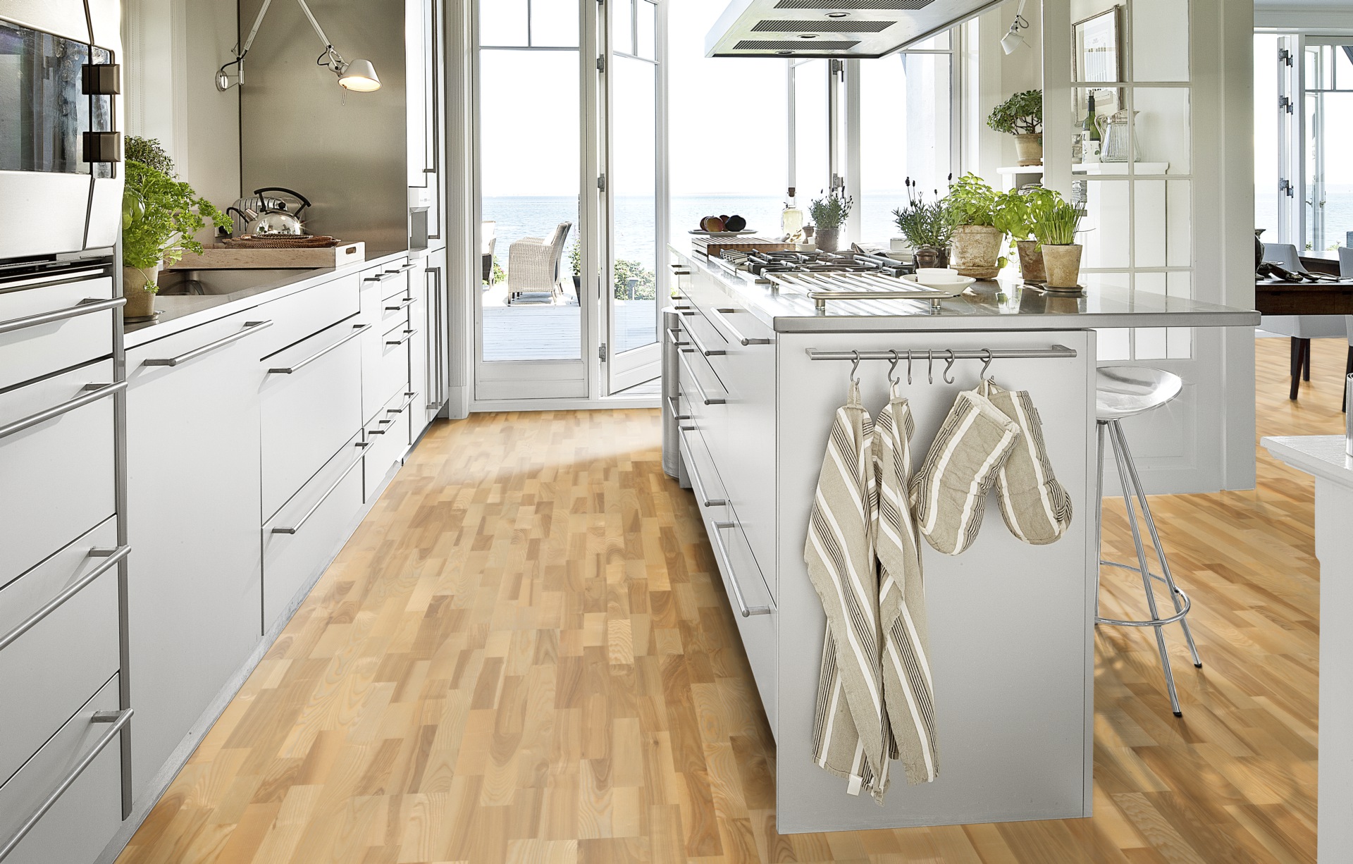 Паркетная доска Kahrs Трес Ясень Вайла Vaila 133NACAK50KW240 Variation 2423×200×13 фото в интерьере