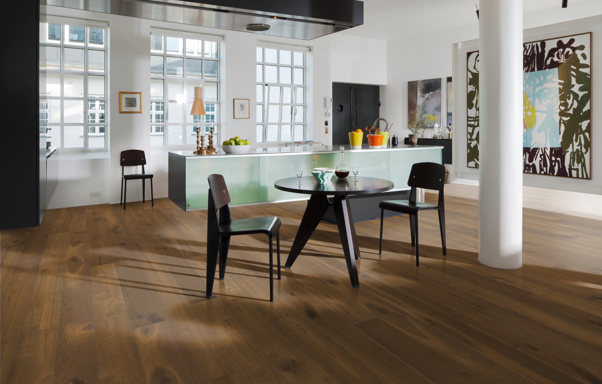 Паркетная доска Kahrs Авторская Дуб Фредрик Fredrik 151N7BEKFCKW240 Dynamic 2420×187×15 фото в интерьере Паркетная доска Kahrs Авторская Дуб Фредрик Fredrik 151N7BEKFCKW240 Dynamic 2420×187×15 фото в интерьере