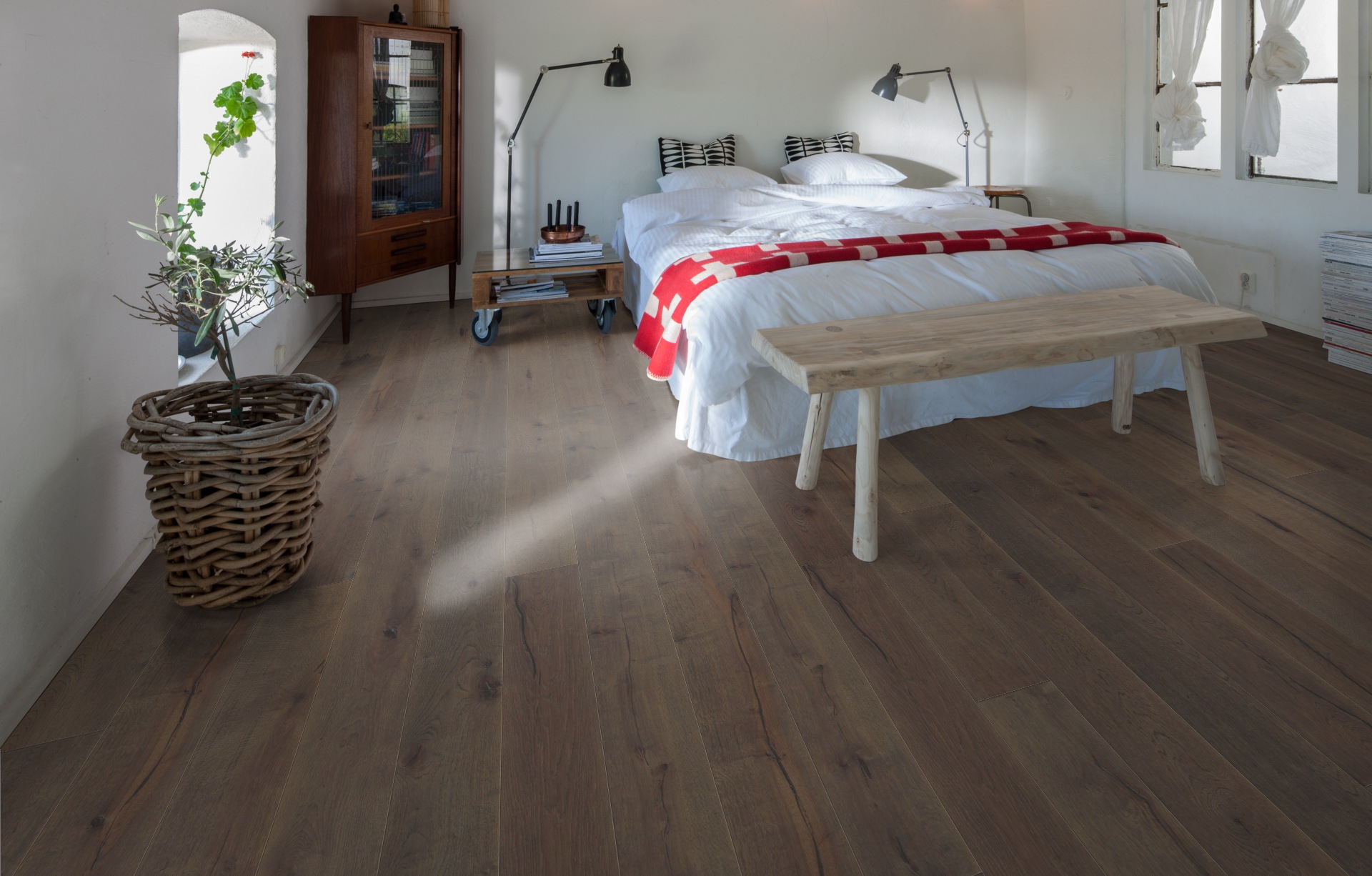 Паркетная доска Kahrs Авторская Дуб Ульф Ulf 151N7BEKFBKW240 Dynamic 2420×187×15 фото в интерьере Паркетная доска Kahrs Авторская Дуб Ульф Ulf 151N7BEKFBKW240 Dynamic 2420×187×15 фото в интерьере