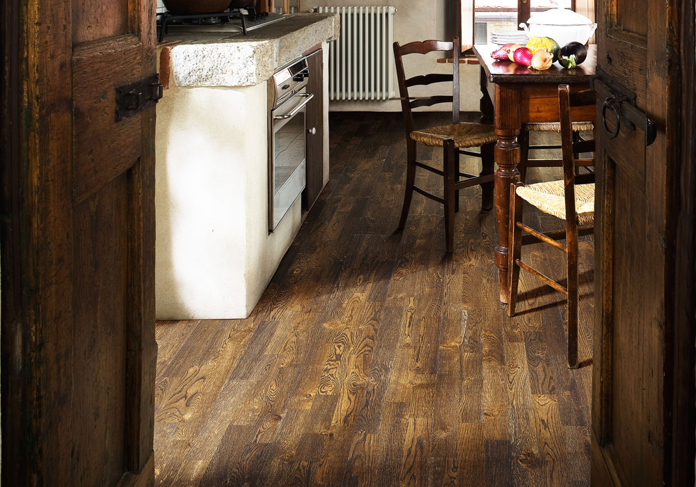 Паркетная доска Kahrs Гармония Дуб Грунт Soil 153N6EEKFEKW240 Lively 2423×200×15 фото в интерьере