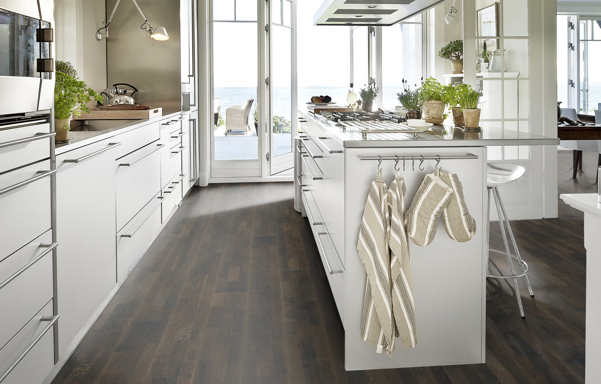 Паркетная доска Kahrs Гармония Дуб Лава Lava 153N6CEK1JKW240 Lively 2423×200×15 фото в интерьере