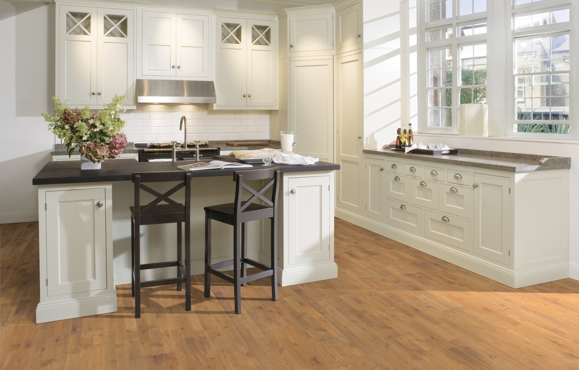 Паркетная доска Kahrs дуб Бакка Backa 2419×196×15 фото в интерьере