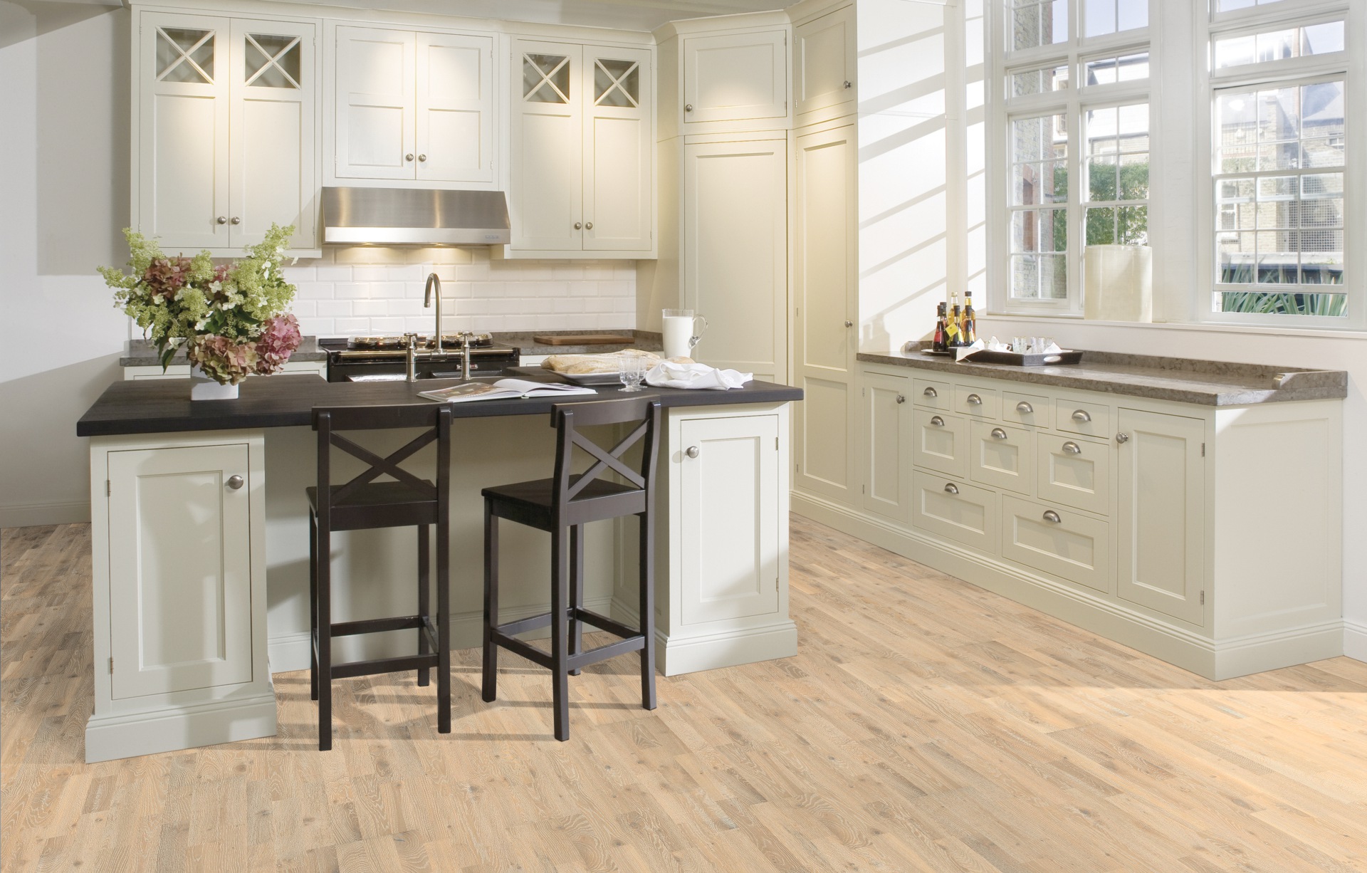 Паркетная доска Kahrs Геталанд Дуб Килесанд Kilesand 153N66EK05KW240 Dynamic 2419×196×15 фото в интерьере