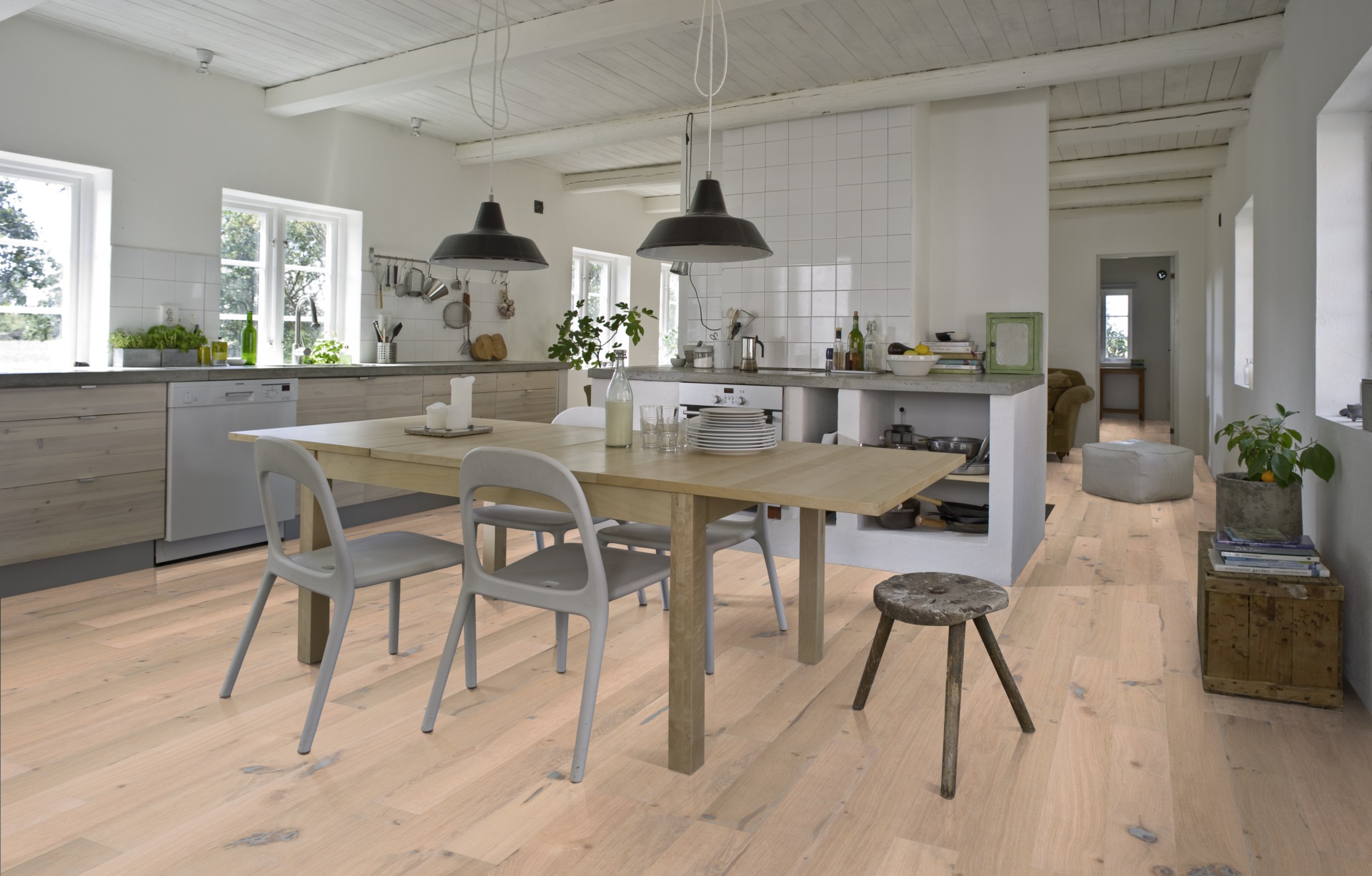 Паркетная доска Kahrs Хабитэт Дуб Колониальный Colony 1810×150×7 фото в интерьере Паркетная доска Kahrs Хабитэт Дуб Колониальный Colony 1810×150×7 фото в интерьере